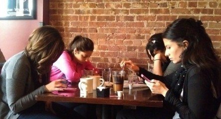 蘭州眼科醫(yī)院：手機(jī)控，易患沙眼！