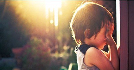 孩子有斜視常常被其他小孩欺負(fù)、起外號(hào)
