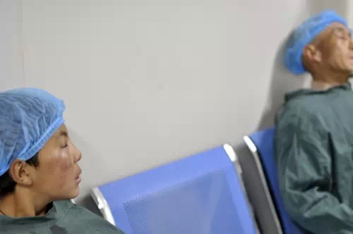 “明眸格?；P(guān)愛玉樹眼疾兒童行動(dòng)”11名玉樹眼疾患兒成功