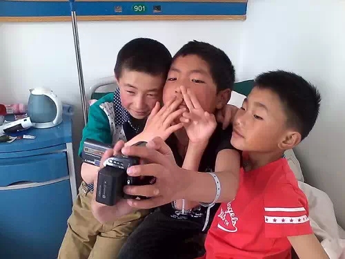 “明眸格?；P(guān)愛玉樹眼疾兒童行動(dòng)”11名玉樹眼疾患兒成功