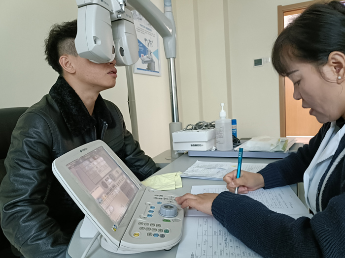 300度近視拖到900度近視，近視手術(shù)是什么感受？