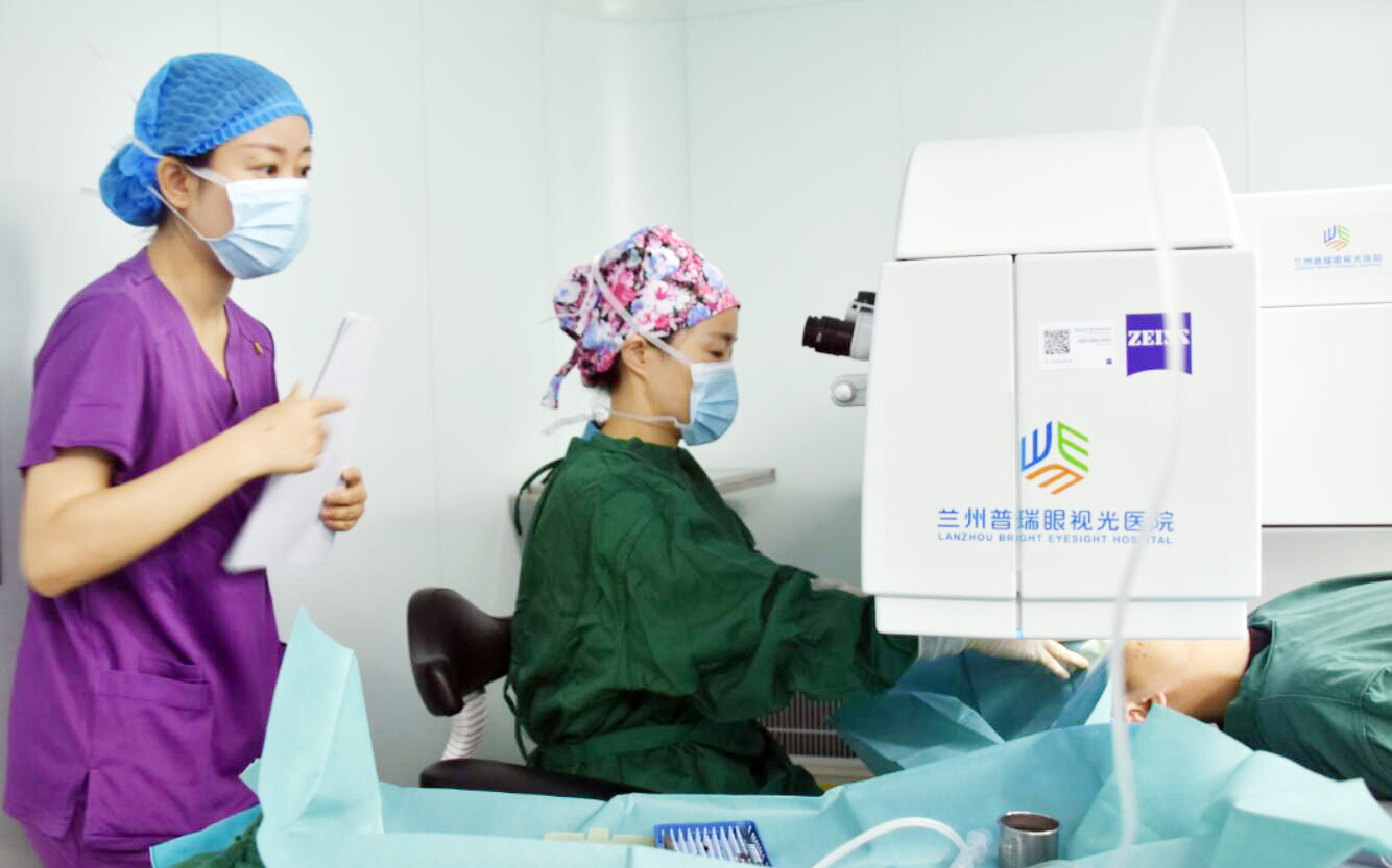 蘭州寒假摘鏡總動員，雙眼近視眼手術30秒后看清