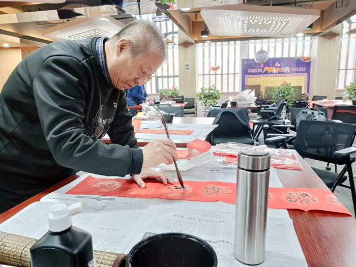 “淡淡墨香飄，濃濃新春情”蘭州普瑞眼視光醫(yī)院給患者送